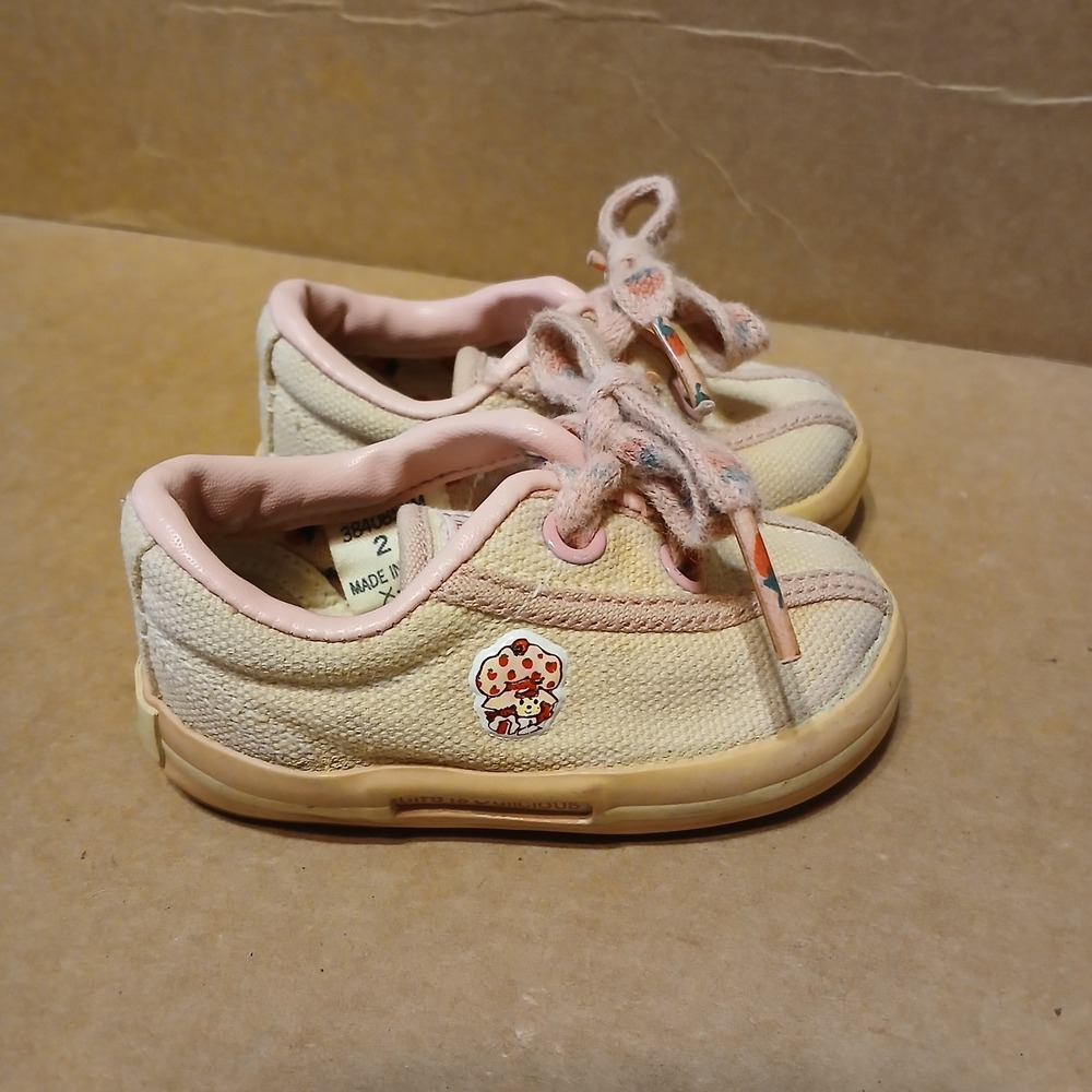 Stride Rite Strawberry Shortcake Baby Sneakers Vintage 1980s Pink Size 2 M